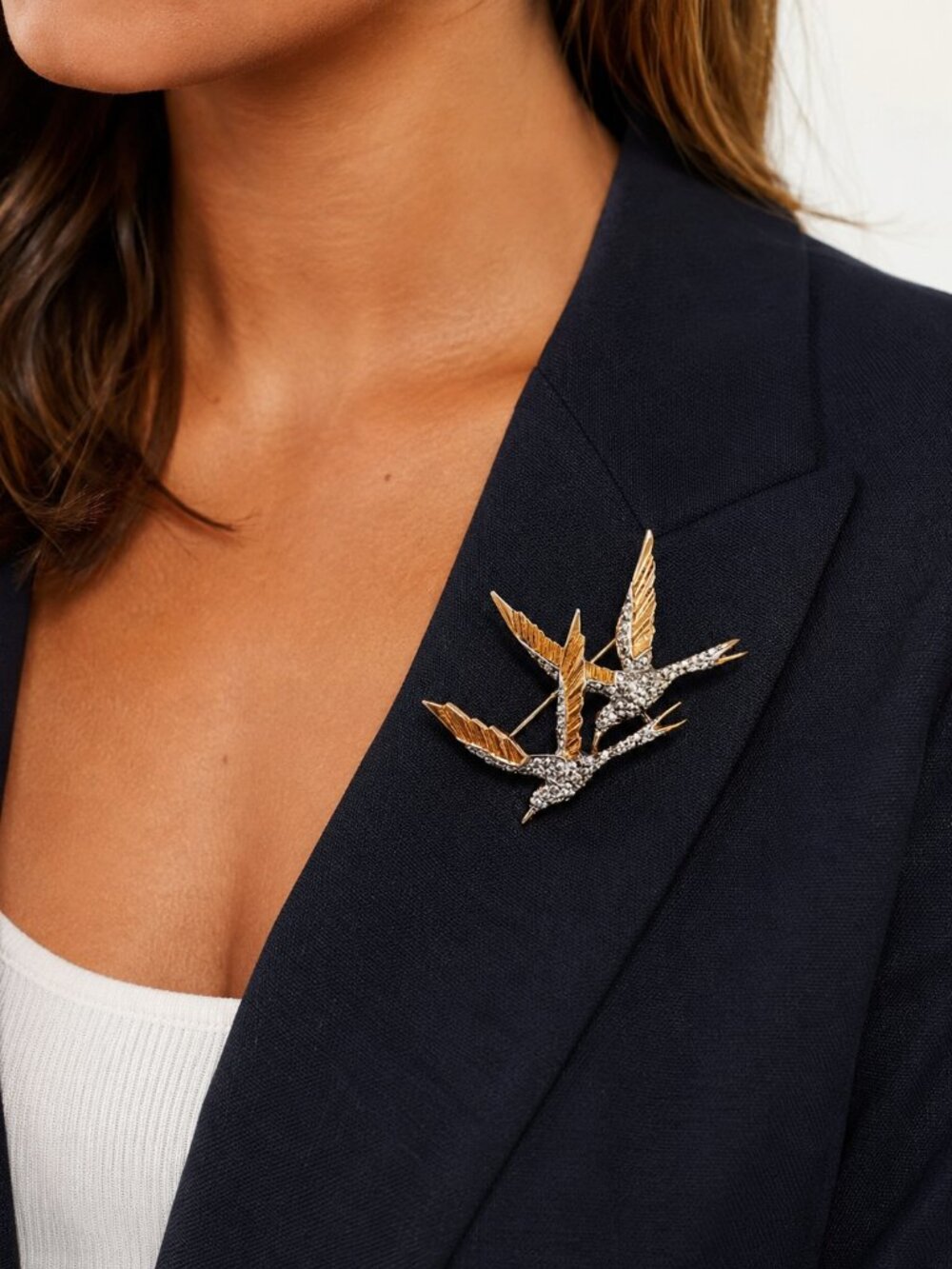 VTG MICHELE LYNN Gold Tone Rhinestone Encrusted Bird Brooch Pin Statement